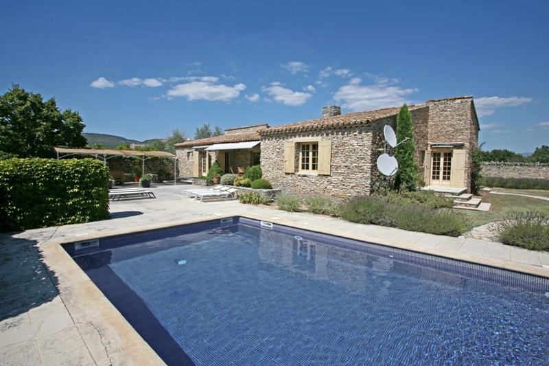 Maison en Luberon avec piscine au calme